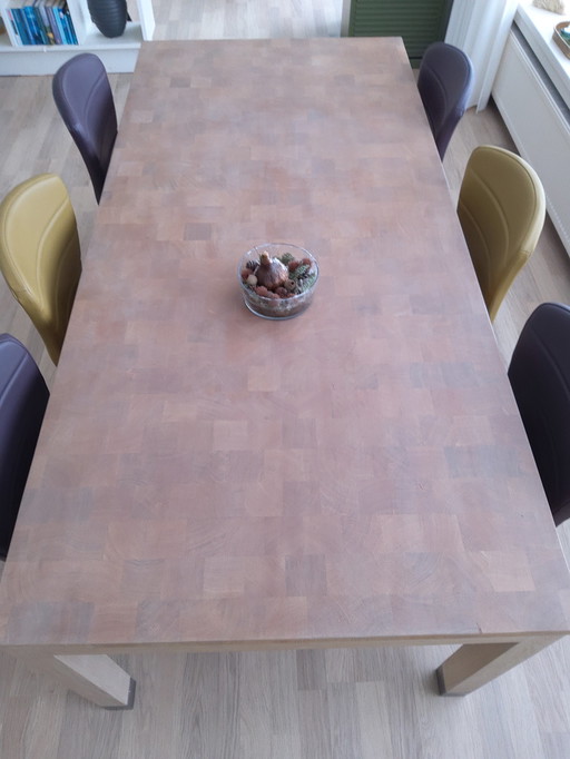 Tavolo in rovere realizzato in legno di testa