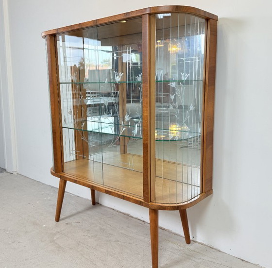 Image 1 of Stijlvolle art-deco vitrine met bloemgravure