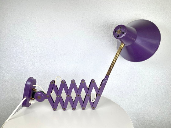 Image 1 of Vintage Hala Zeist Schaararm Wandlamp In Paars - Kleurrijke Retro Industriële Bauhaus MCM Stijl Nederlands Design Accordeonlamp