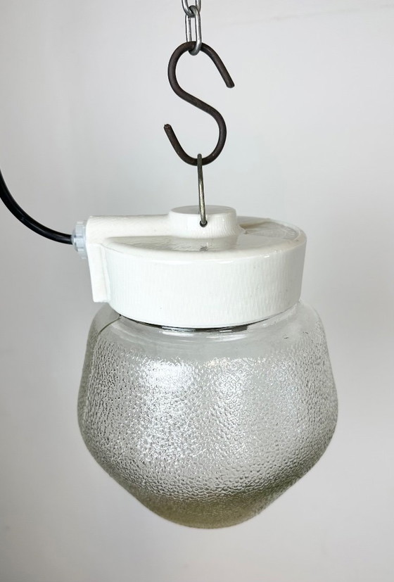 Image 1 of Suspension vintage en porcelaine blanche avec verre dépoli, années 1970