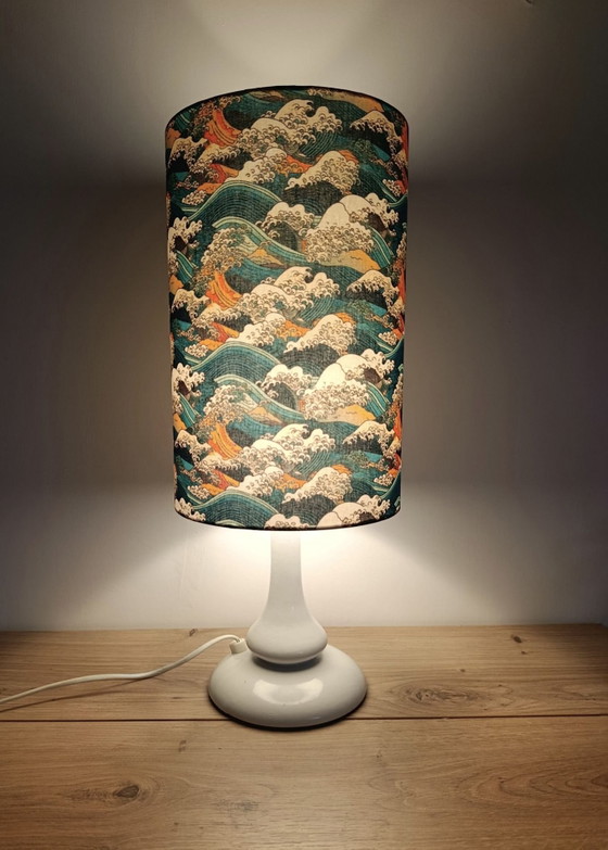 Table lamp printed "The Great Wave off Kanagawa" Hokuzai (handmade), creation artisanale, Cotton, Metal (photo 6 of 7)