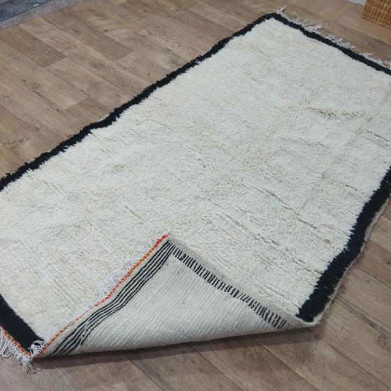 Image 1 of Minimal Berber Rug – Minimalist Berber Carpet | Moroccan Wool Rug | 260 × 140 cm