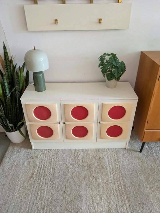 Set vintage, retrò di Appendiabiti e credenza – Ottone, Plastica (photo 5 of 14)
