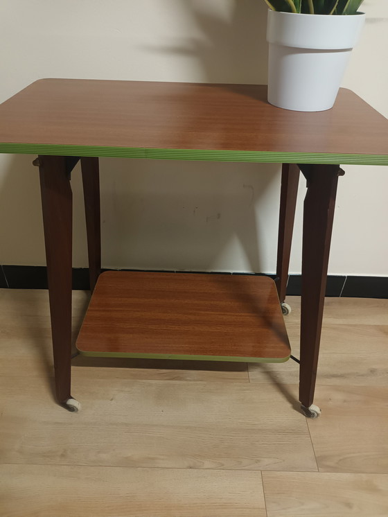 Image 1 of Mesa auxiliar retro con ruedas