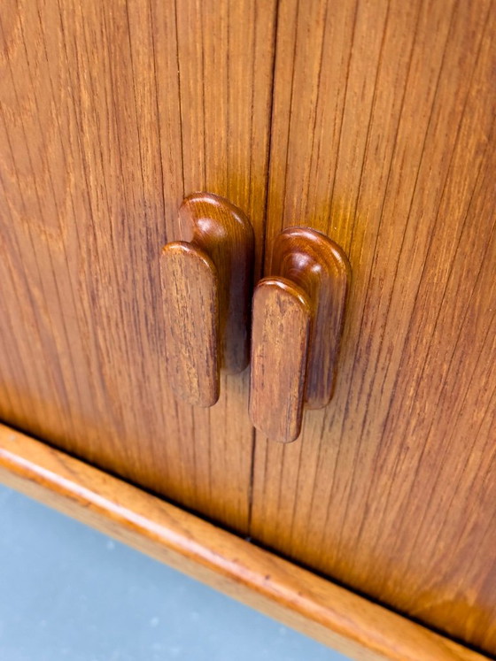 Credenza danese in teak con ante a serrandina, prodotta da CFC Silkeborg negli anni '70. – Credenze, Wood (photo 5 of 17)