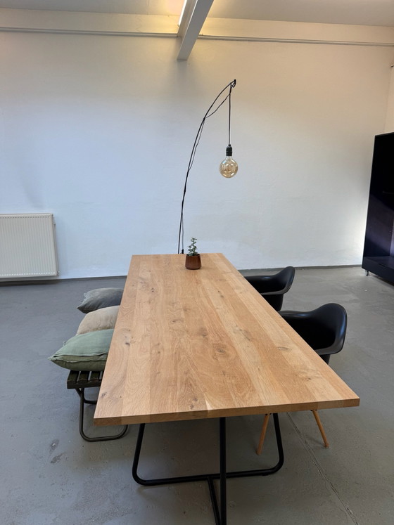 Atemberaubender Esstisch mit massiver Eichenplatte, Esstische, Holz, Metall, Beige (Foto 10 von 10)
