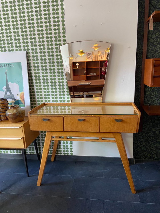 Image 1 of Vintage oak dressing table with mirror and matching stool