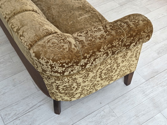 Image 1 of Canapé danois 3 places des années 1960, velours d'ameublement vert, pieds en bois de frêne