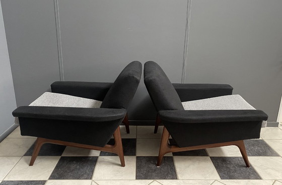 Image 1 of Set van twee zwart-witte fauteuils uit de jaren 60.