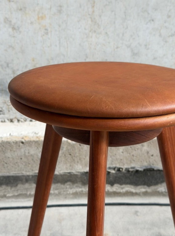 Rare Stool by Erik Buck Model SJ.08 for Domus Dancia Denmark – Leather, Wood (photo 3 of 5)