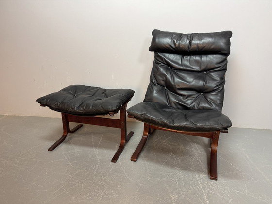 Image 1 of Mid-Century Scandinavian Design Leather Siesta Lounge Chair and Ottoman Designed by Ingmar Relling, Norway 1970s.