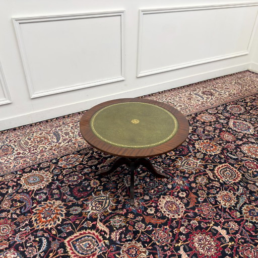Klassischer englischer Chesterfield Couchtisch Beistelltisch