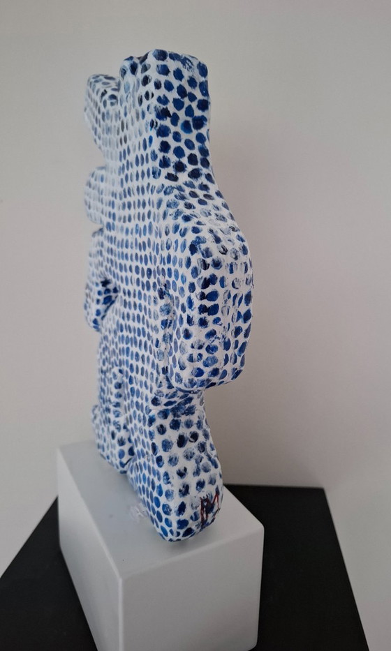 Image 1 of The iconic dog in drops