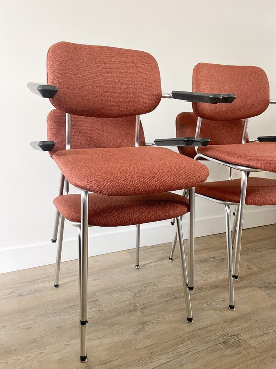 Image 1 of Ensemble de 4 chaises Gispen vintage | avec accoudoirs | terra retapissées