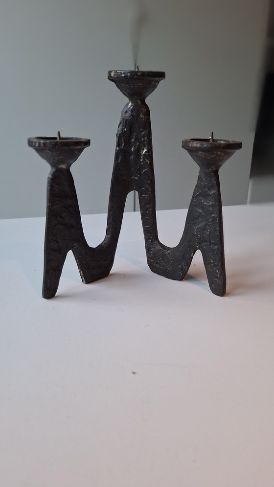 Image 1 of Vintage brutalistische kroonluchter van gietijzer uit het midden van de vorige eeuw, gemaakt in gietijzeren stijl.