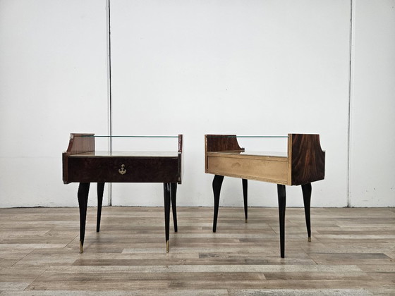 Paar Nachttische aus Mahagoni im Mid-Century-Stil der 1960er Jahre mit doppelten Glasplatten – Wood, Klassiek (photo 3 of 21)