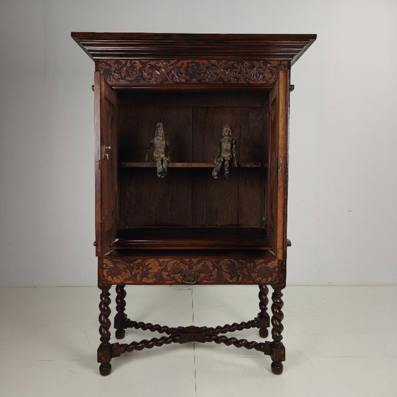 Image 1 of Geschnitzter Kolonialschrank aus dem späten 19. Jahrhundert – Niederländisch-Ostindien