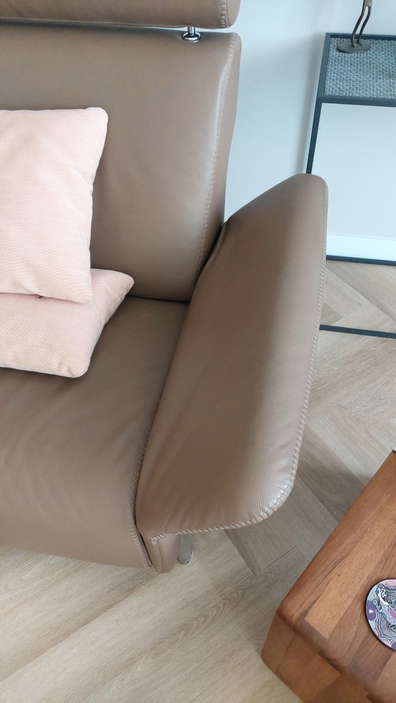 Image 1 of Canapé 3 places en cuir avec pouf