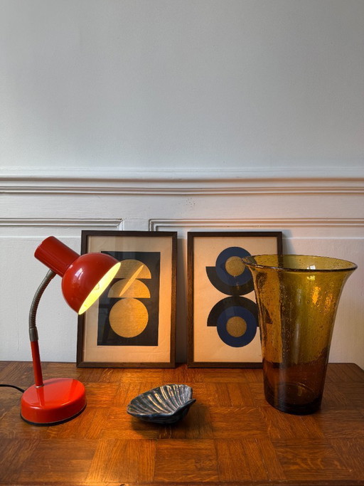 Rode metalen bureaulamp