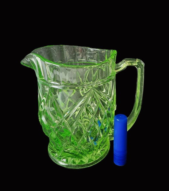 Image 1 of Sowerby Glass – Art-Deco-Wasserkrug aus Uranglas – 20er/30er Jahre