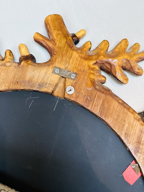 Image 1 of Grande specchio della Foresta Nera – legno intagliato a mano – anni '50/'60 – 75 cm