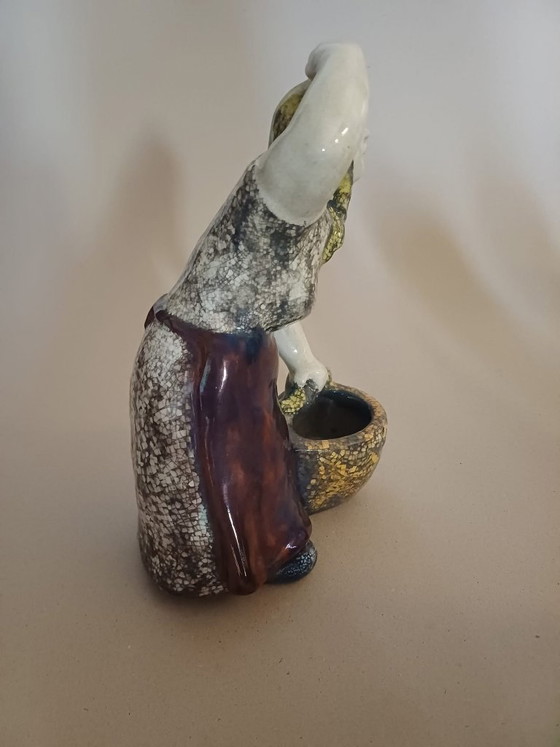 "Fiskargumma" figurine by Michael Andersen & Søn, Bornholm, 1970s. Vintage Scandinavian ceramic. (photo 5 of 6)