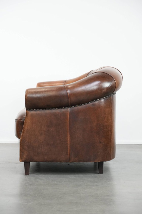 Image 1 of Vintage stoere 2-zits clubbank gemaakt van schapenleer