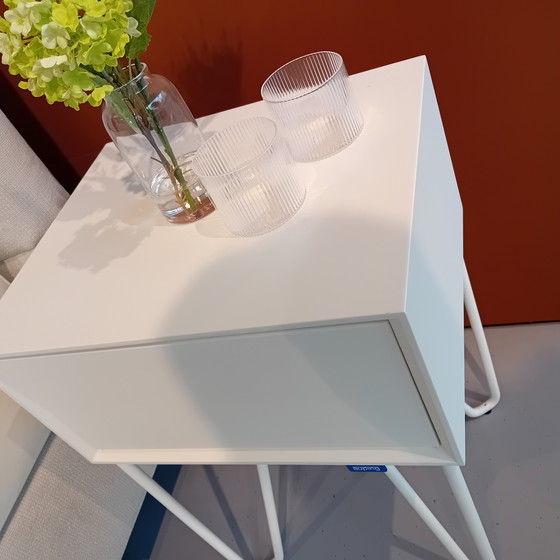 Image 1 of Mesita de noche Auping Pixel, color blanco puro.