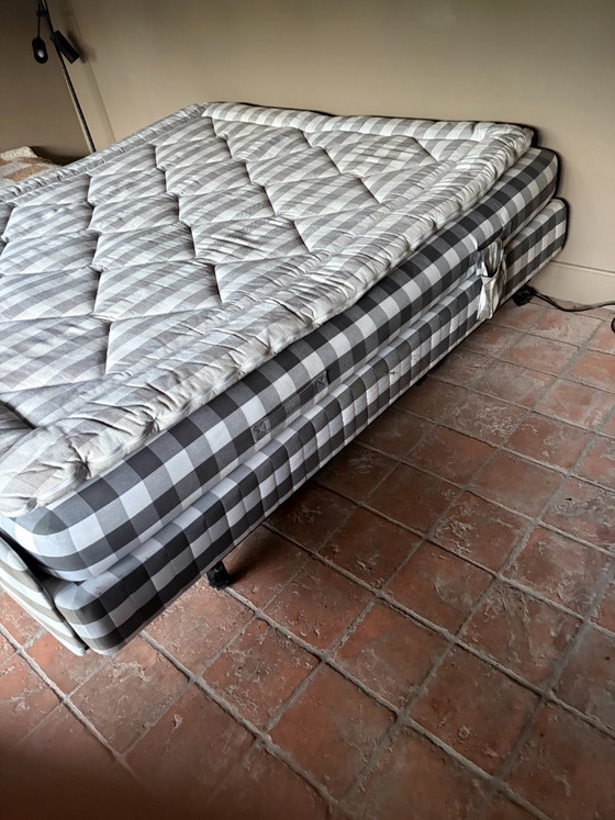 Cama eléctrica Hästens – Camas de matrimonio, Metal, Textil (photo 2 of 6)