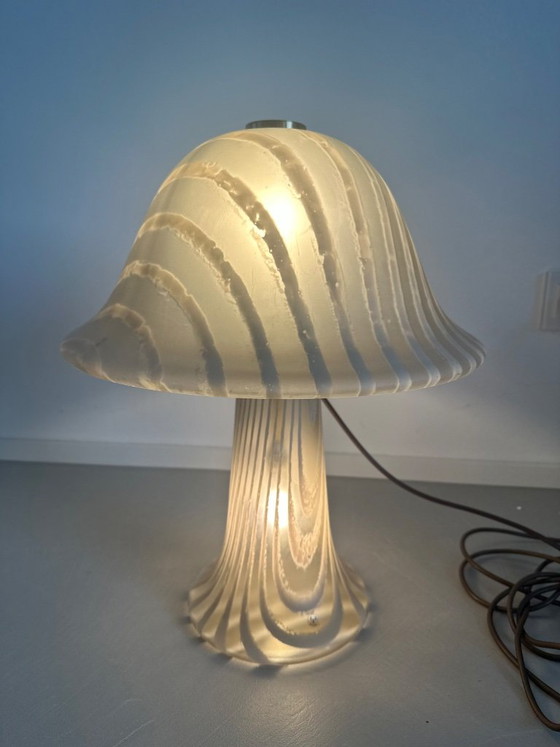 Putzler Lampada da tavolo, Vetro a strisce a forma di fungo, Peill & Putzler, Lampade da tavolo, Bianco (foto 15 di 15)