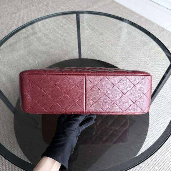 Image 1 of Chanel Classic Flap Jumbo - Caviar 30CM Dubbele klep, gewatteerd, bordeauxrood, zilverkleurige hardware
