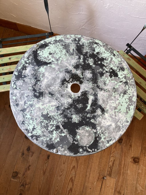 Conjunto de bistró antiguo de hierro forjado: mesa y sillas plegables de la década de 1930.