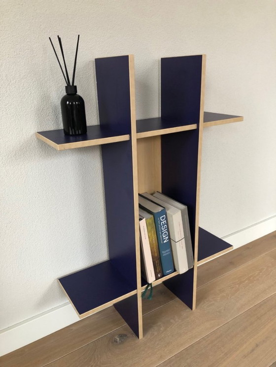 Image 1 of Wandrek / Boekenrek blauw hout