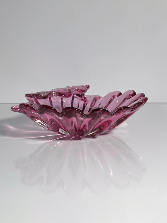 Image 1 of Grote vintage schelpvormige schaal van Formia Vetri Murano schelp cranberryglas fruitschaal Barovier Toso Zwaar Italië jaren 70