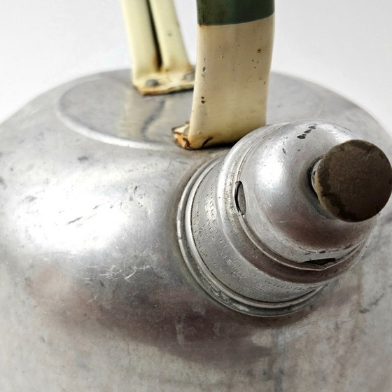 Image 1 of Antica teiera in alluminio: un'ottima decorazione per la cucina di una casa di campagna. Prodotta in Inghilterra.