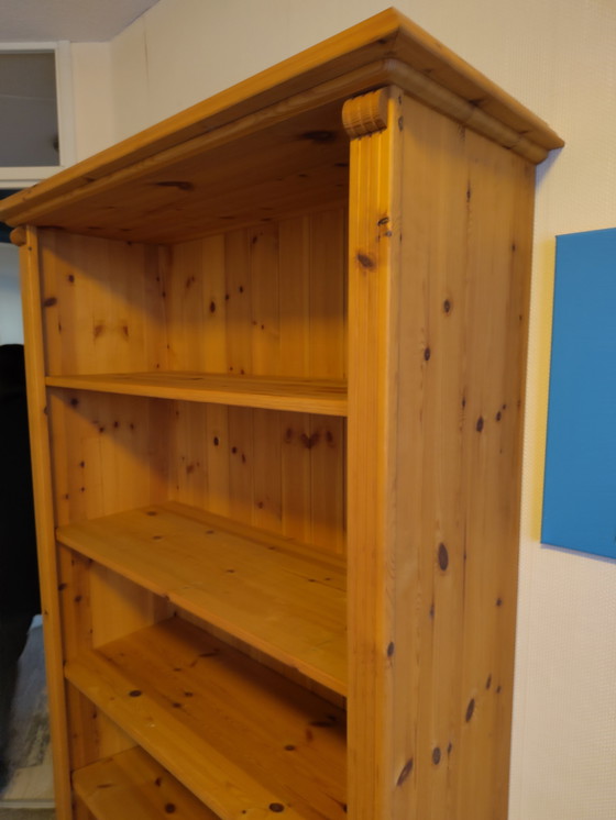 Image 1 of Bücherregal aus massivem Kiefernholz