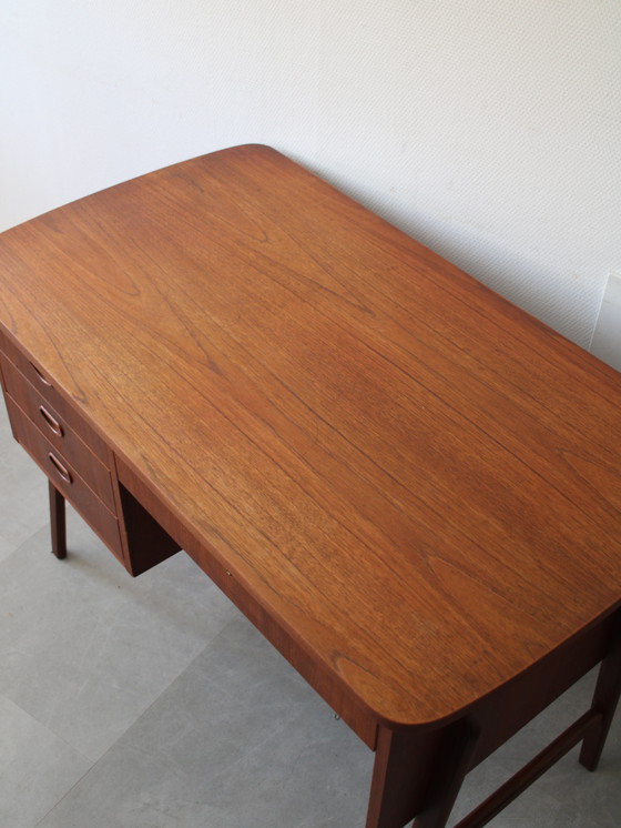 Image 1 of Scrivania vintage danese in teak
