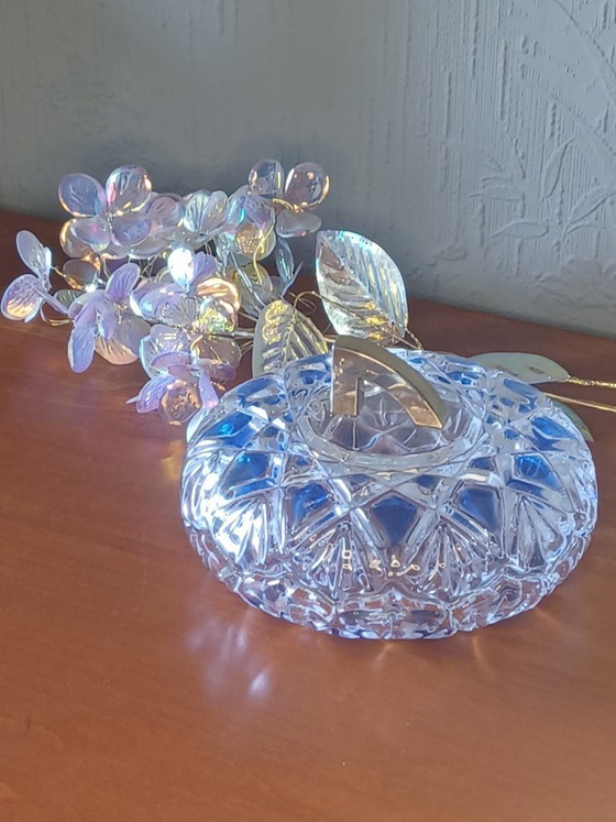Image 1 of Vintage Walther Glas kristallen snoepkom met gouden handvat | Mid-century West-Duitse kobaltblauwe geslepen glazen bonbonnière