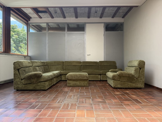 Image 1 of Vintage modulaire groene velours bankstel met
bijpassende fauteuil & poef