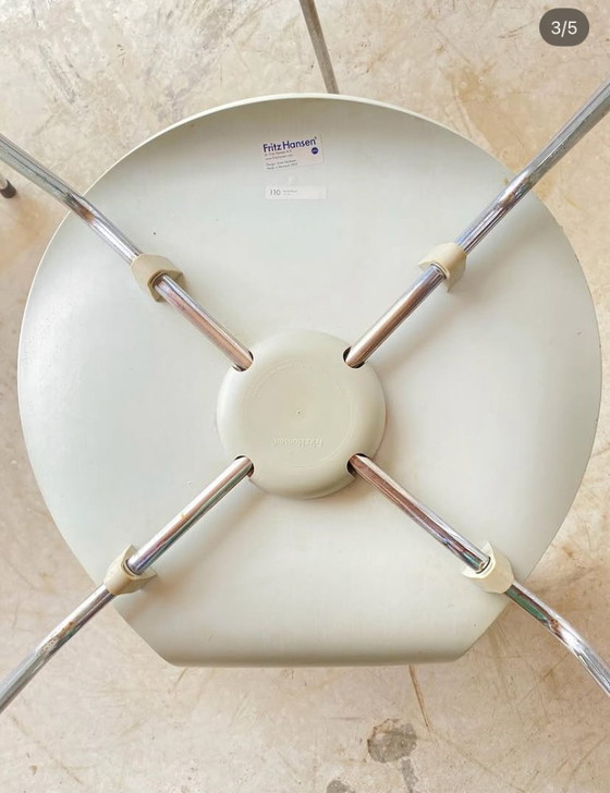 4 Danish chairs by Arne Jacobsen – Fritz Hansen, Dining chairs, Wood, Metal (photo 3 of 11)