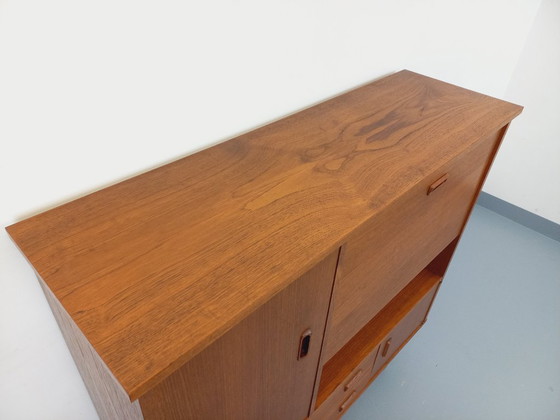 Image 1 of Vintage Scandinavisch modernistisch secretair bureau/boekenkast van teakhout en zwart metaal uit de jaren 50/60.