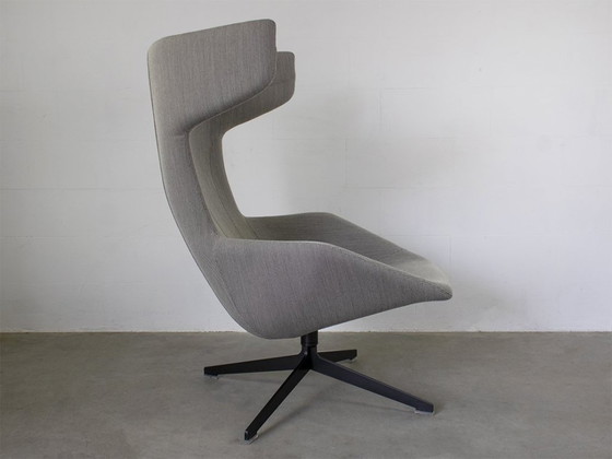 Image 1 of Moroso Sessel – Ein Spaziergang in gerader Linie, Design von Alfredo Haberli