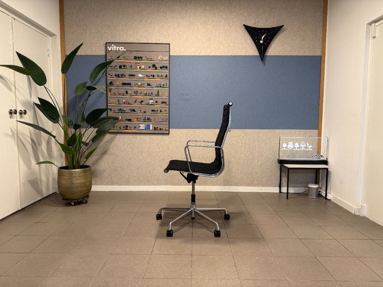 Vitra | Eames | EA119 | Schwarzer Hopsak | 1 Stück – Bürostühle, Aluminium (photo 3 of 14)