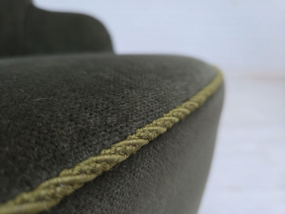 Image 1 of Anni '70, divano danese a 3 posti, velluto per mobili, gambe in legno di faggio, condizioni originali.