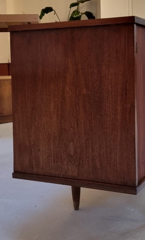 Image 1 of Aparador de mediados de siglo