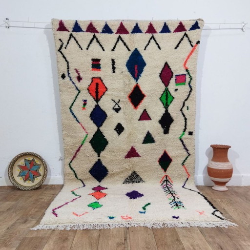 Alfombra bereber colorida – Alfombra marroquí hecha a mano con símbolos geométricos (270 × 144 cm)