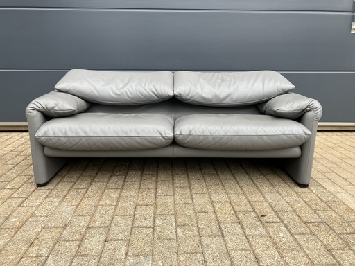 Cassina Maralunga 2,5zit in het originele grijze Pelle leder, ZGAN!