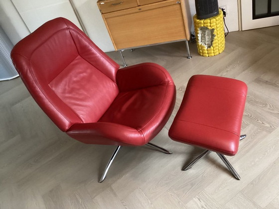 Image 1 of ¡Sillón reclinable Montel Shuffle con otomana en cuero rojo!