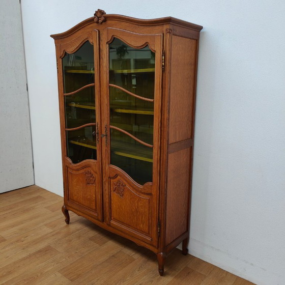Image 1 of Vintage Queen Ann cabinet display cabinet sideboard bookcase