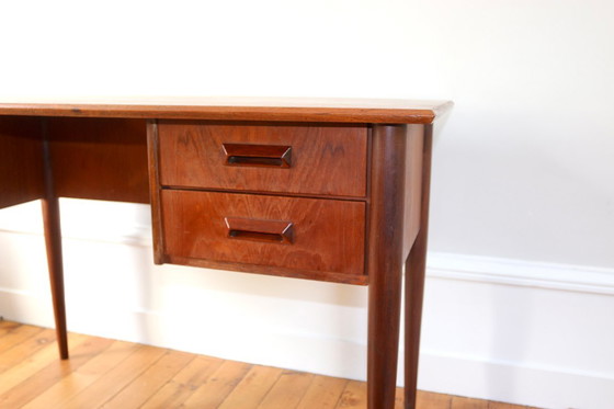 Image 1 of Klein vintage Scandinavisch teakhouten bureau uit de jaren 60.